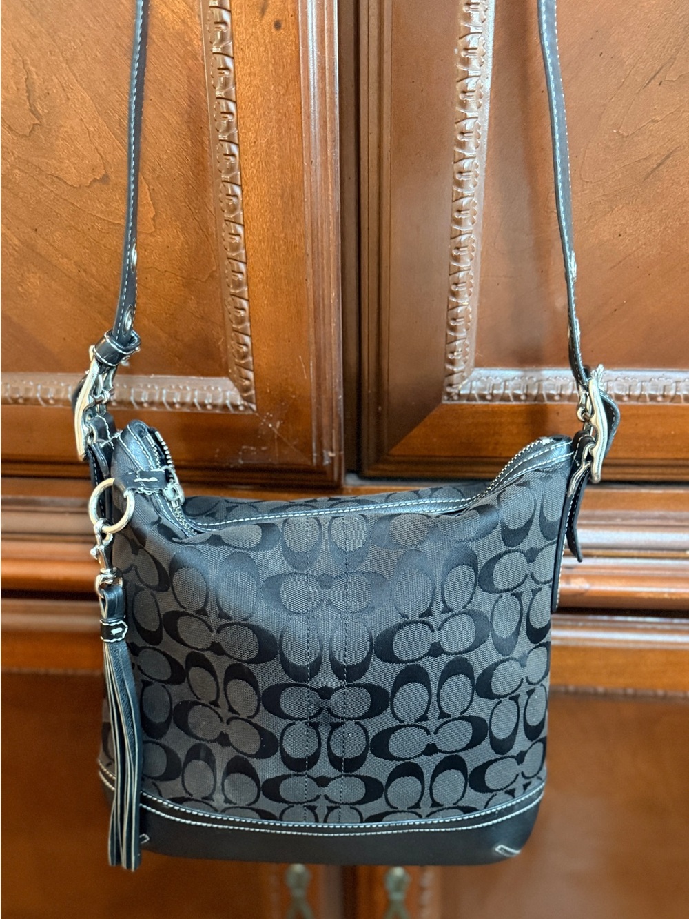 Coach EUC vintage Black Signature 
Jacquard shoulder bag w/
Tassel no call outs - Picture 4 of 13